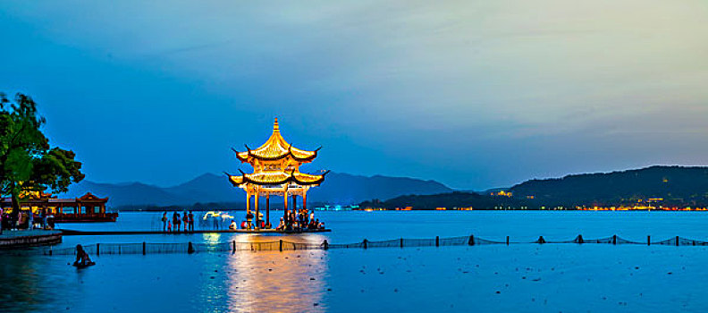 cau bach thu la
