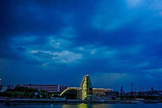 lo bach thủ